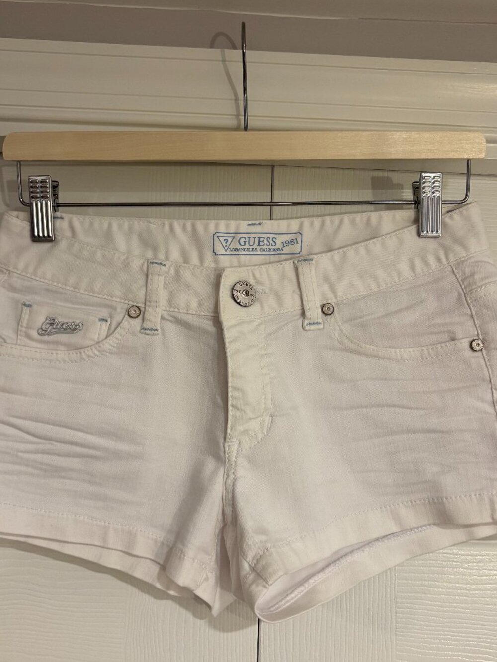 White Denim Shorts Women's 26 Low Rise 2" Inseam Guess Stretch